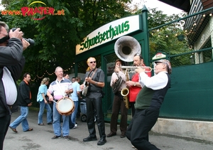 Vor dem Schweizerhaus