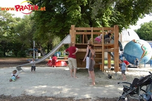 Riesenrad Spielplatz