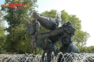 Der Brunnen am wurstelplatz